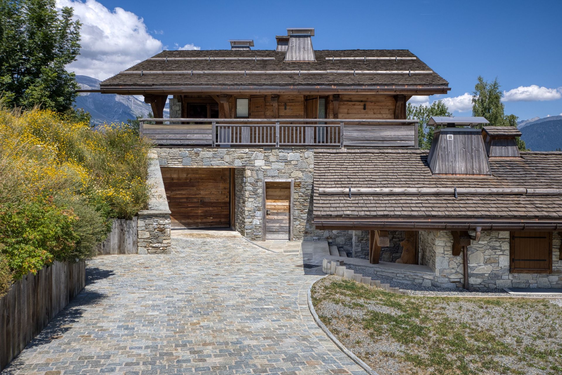 luxury chalet 13 Rooms for seasonal rent on MEGEVE (74120)