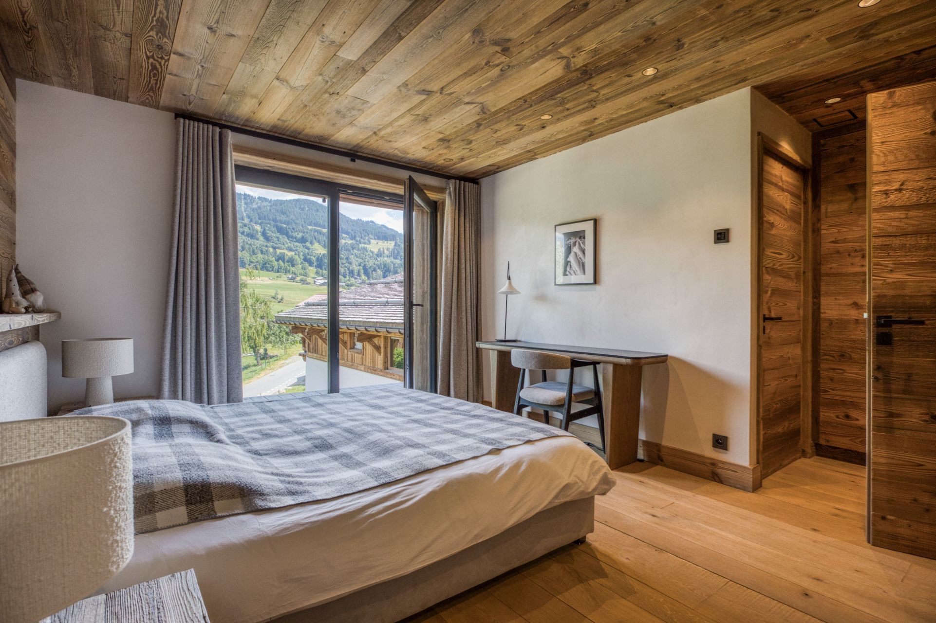 luxury chalet 13 Rooms for seasonal rent on MEGEVE (74120)