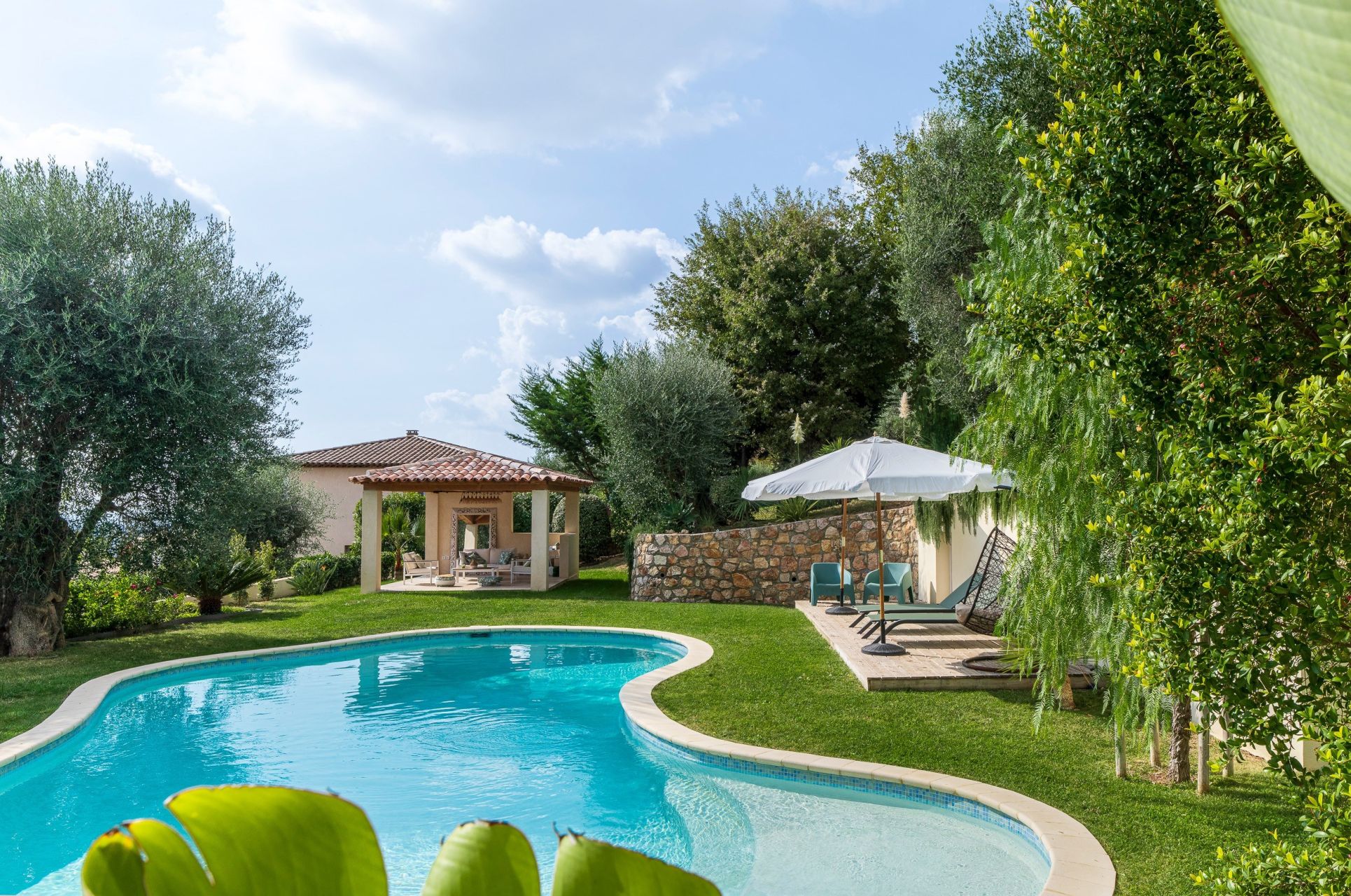 luxury villa 5 Rooms for sale on GATTIERES (06510)