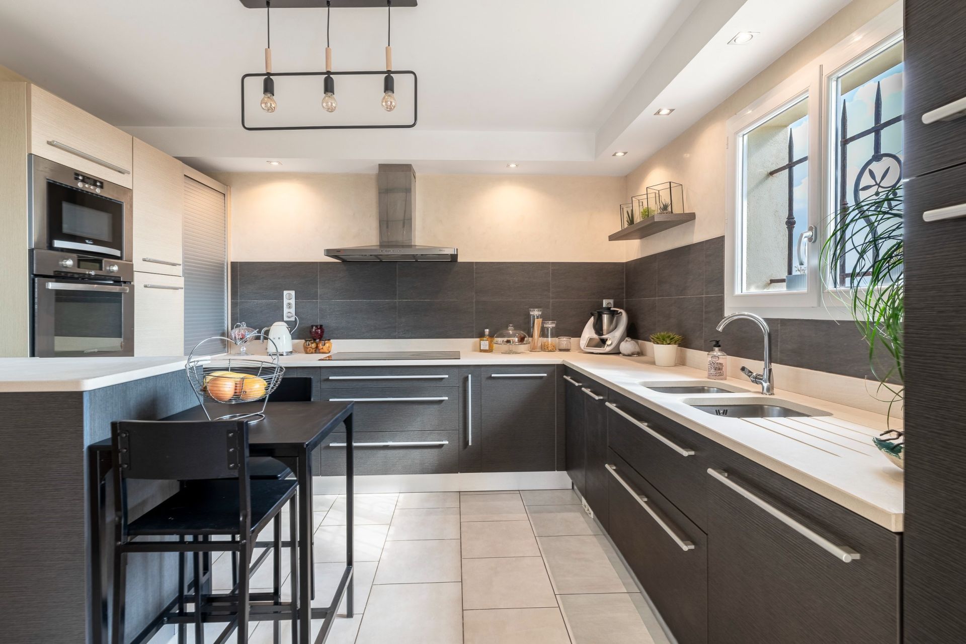 luxury villa 5 Rooms for sale on GATTIERES (06510)