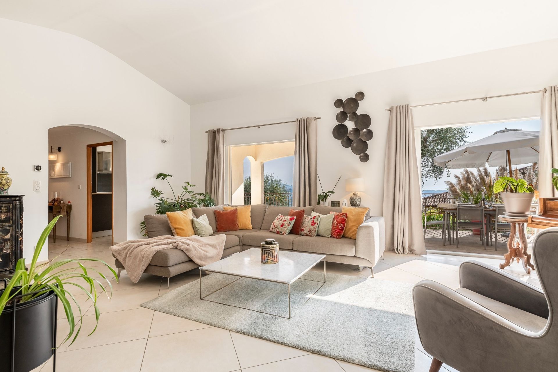 luxury villa 5 Rooms for sale on GATTIERES (06510)