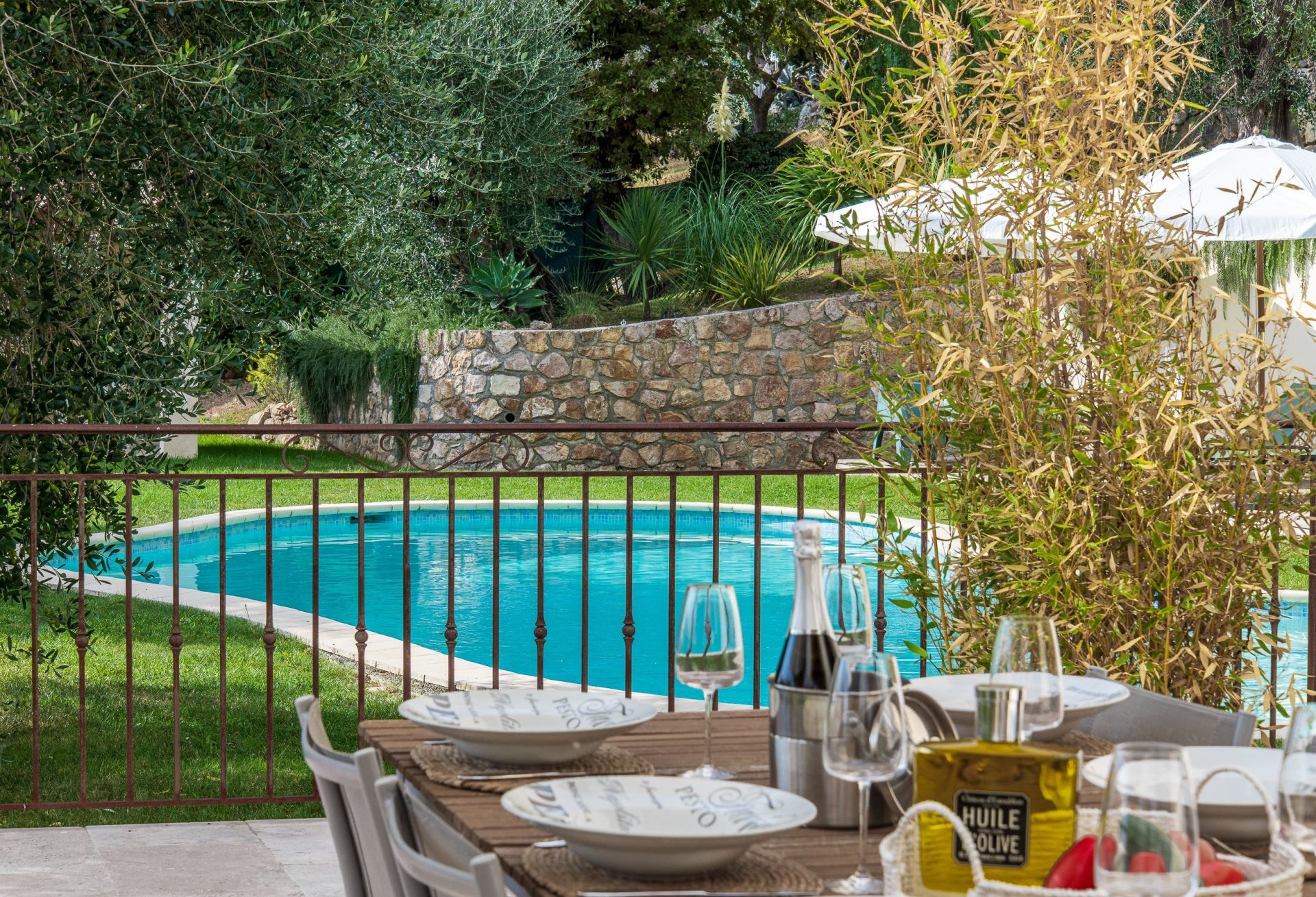 luxury villa 5 Rooms for sale on GATTIERES (06510)
