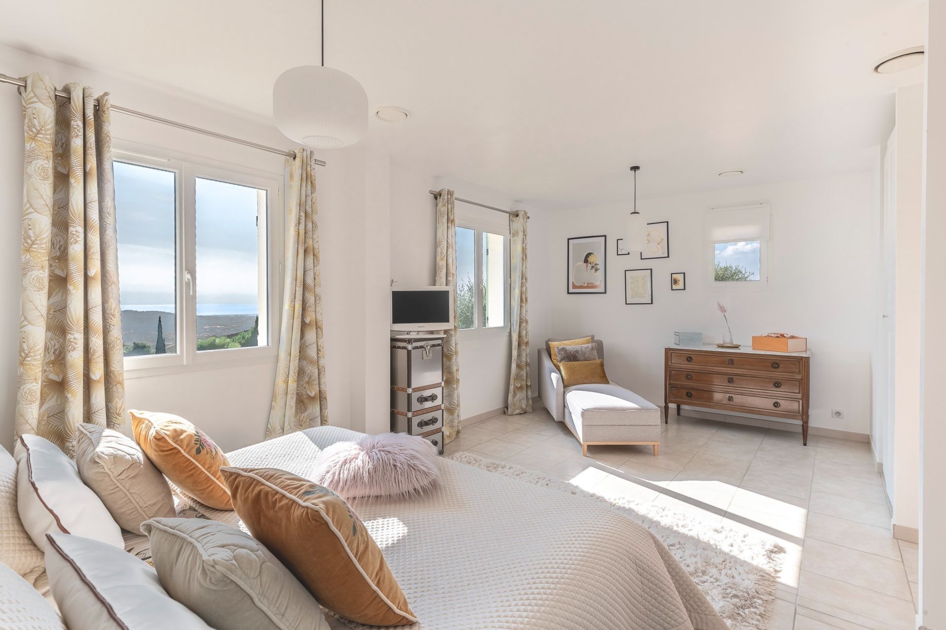 luxury villa 5 Rooms for sale on GATTIERES (06510)