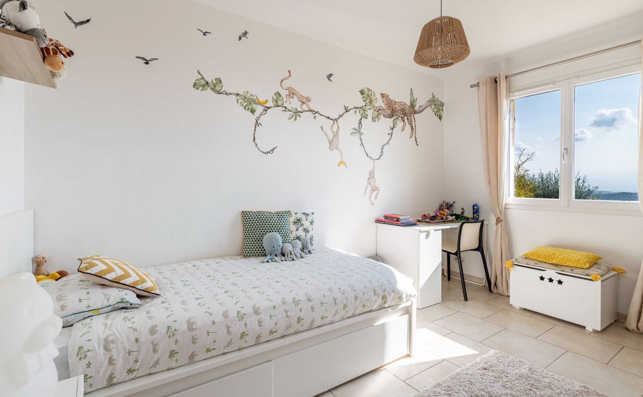 luxury villa 5 Rooms for sale on GATTIERES (06510)