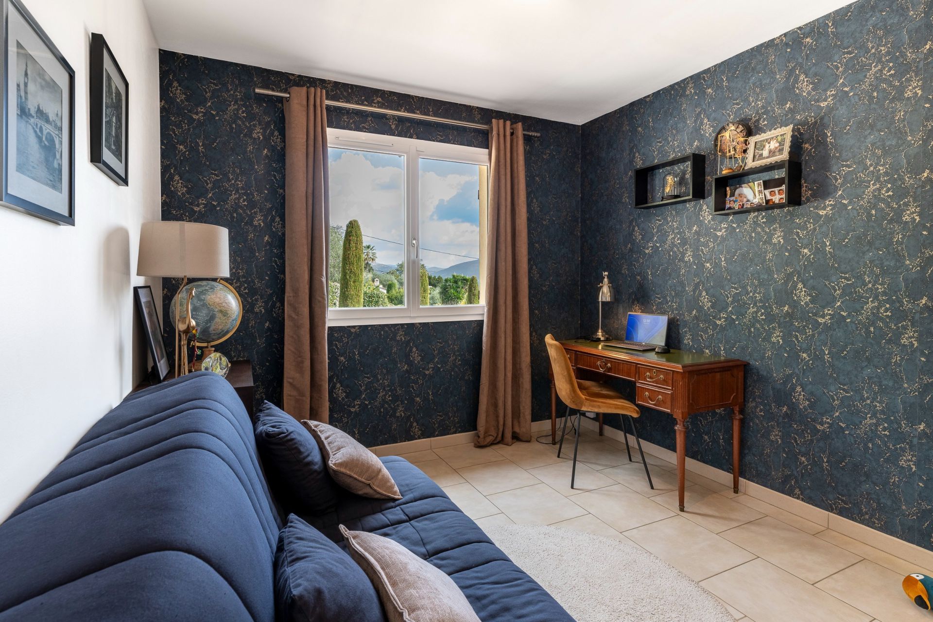 luxury villa 5 Rooms for sale on GATTIERES (06510)