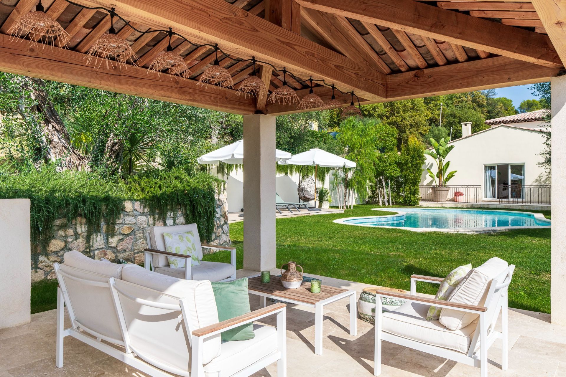luxury villa 5 Rooms for sale on GATTIERES (06510)