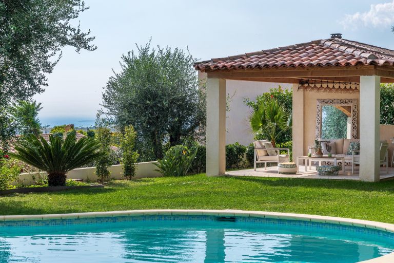 luxury villa 5 Rooms for sale on GATTIERES (06510)