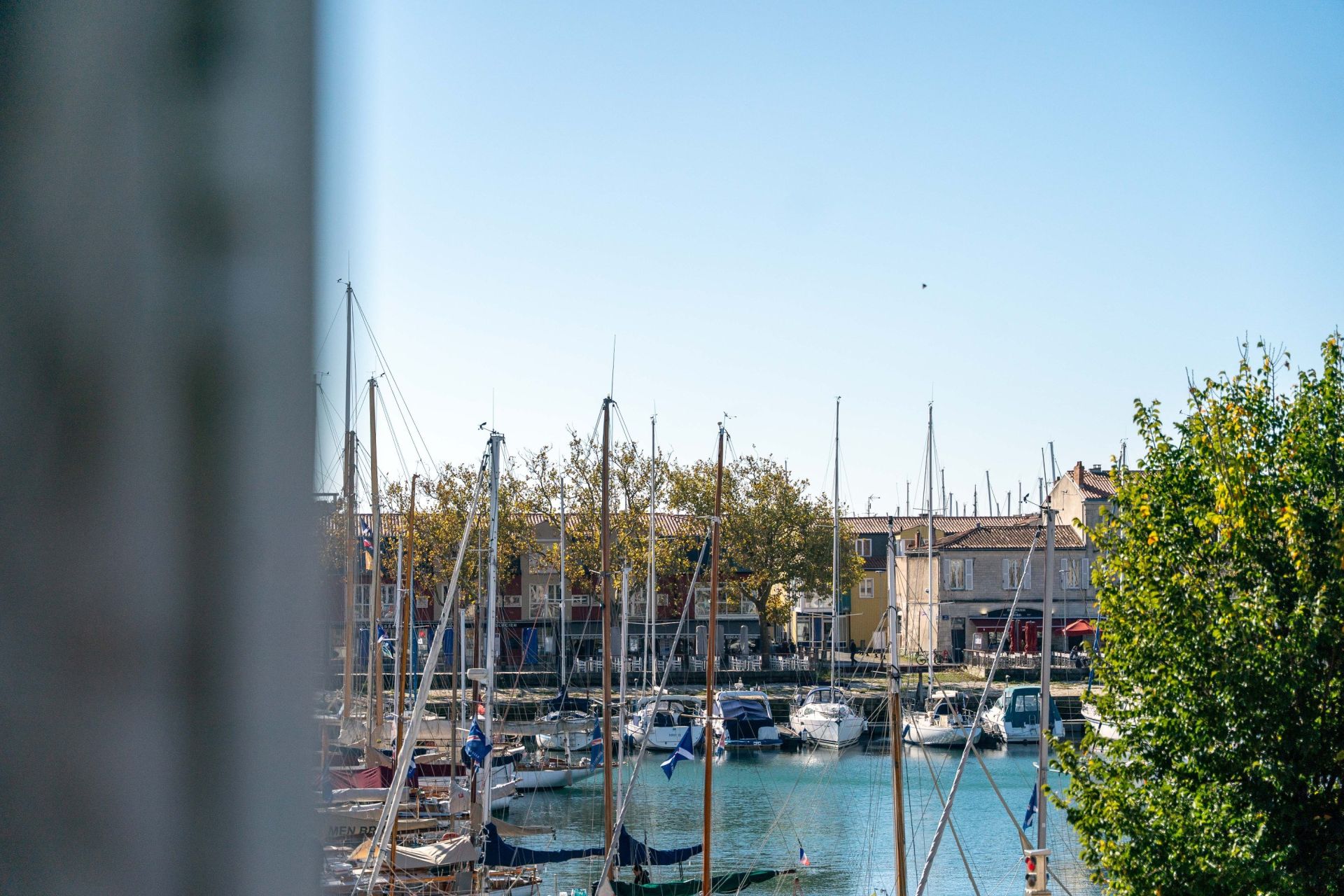 luxury apartment 5 Rooms for sale on LA ROCHELLE (17000)