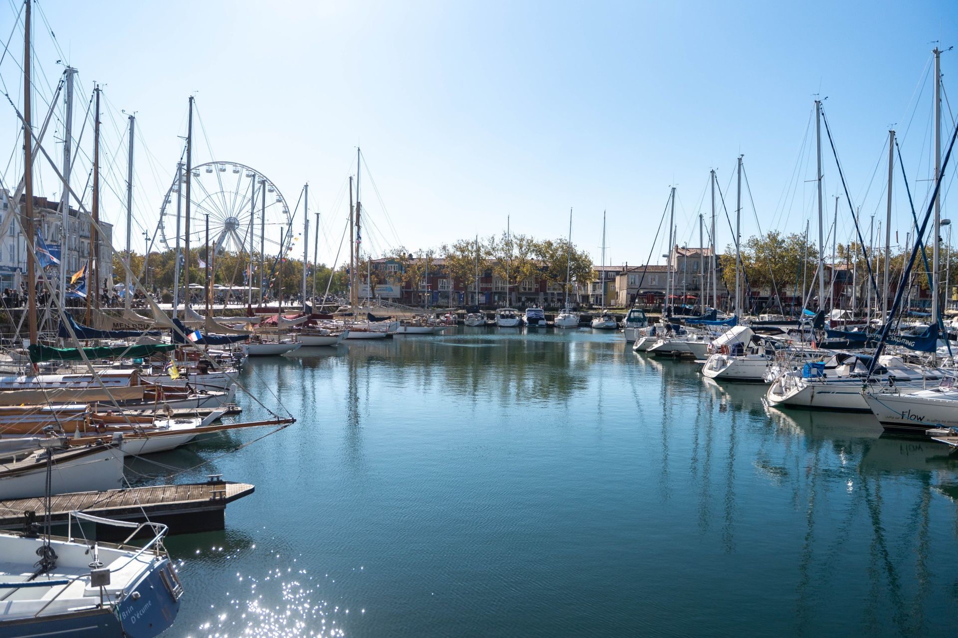 luxury apartment 5 Rooms for sale on LA ROCHELLE (17000)