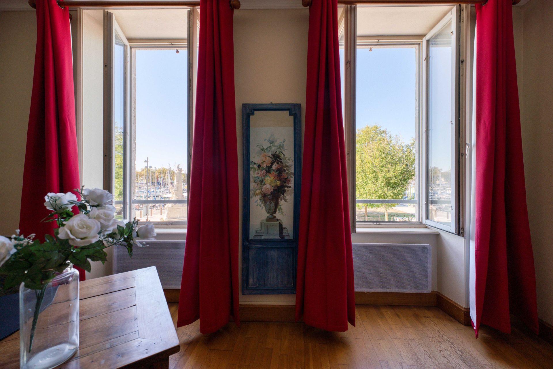 luxury apartment 5 Rooms for sale on LA ROCHELLE (17000)