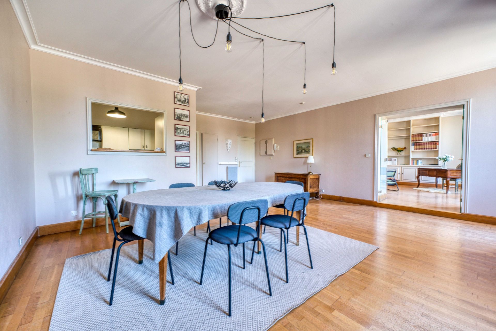 luxury apartment 5 Rooms for sale on LA ROCHELLE (17000)