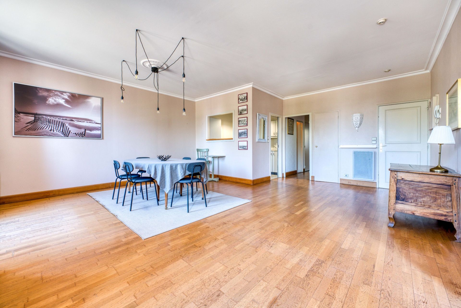 luxury apartment 5 Rooms for sale on LA ROCHELLE (17000)