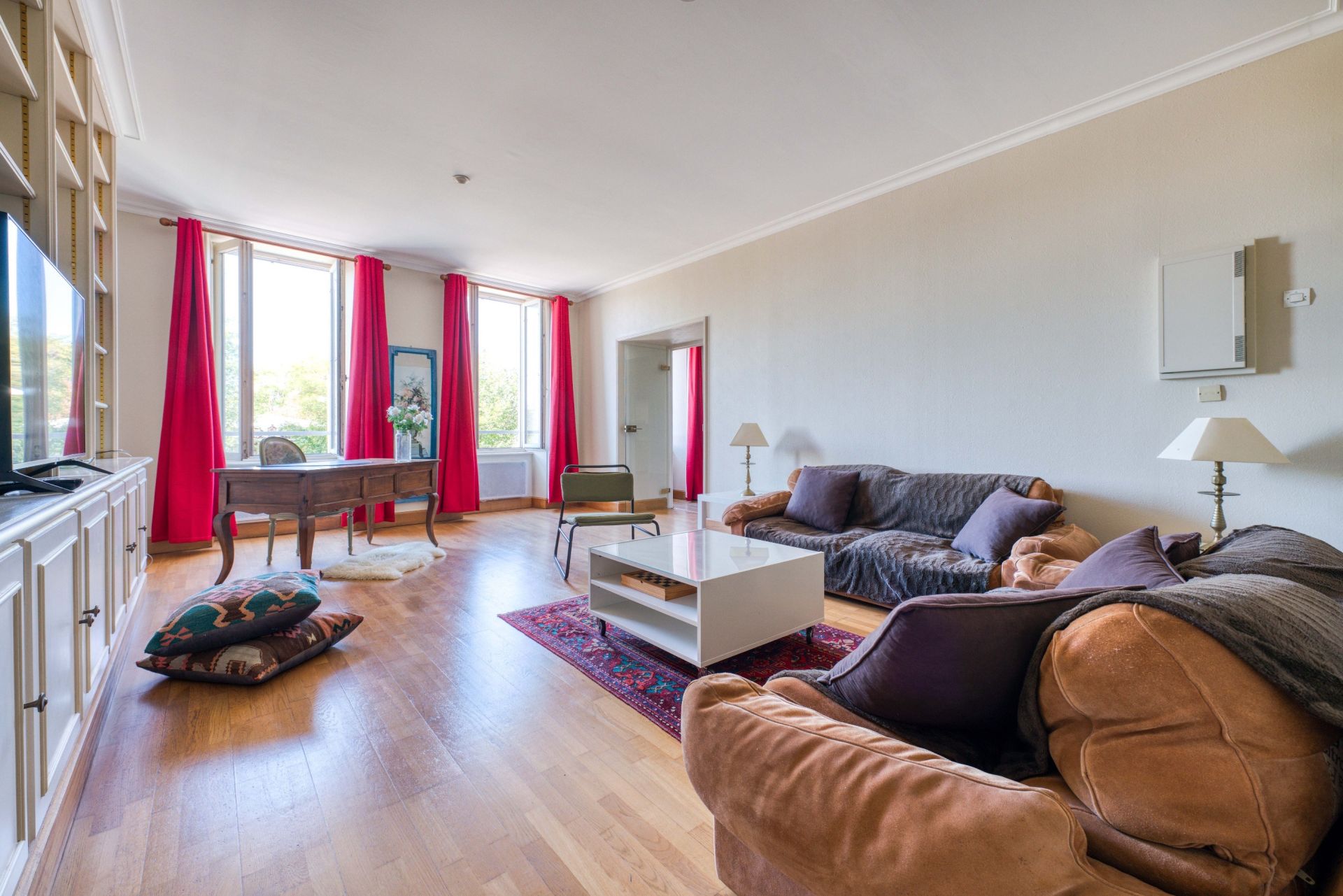 luxury apartment 5 Rooms for sale on LA ROCHELLE (17000)