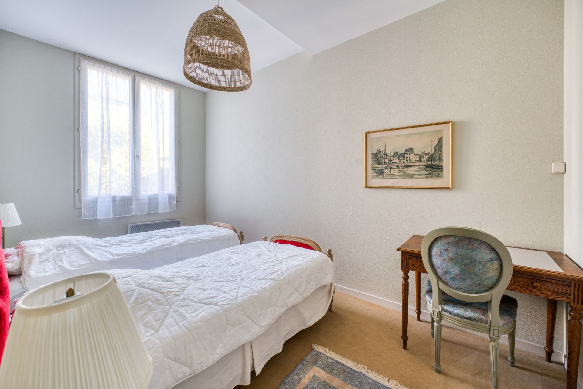luxury apartment 5 Rooms for sale on LA ROCHELLE (17000)