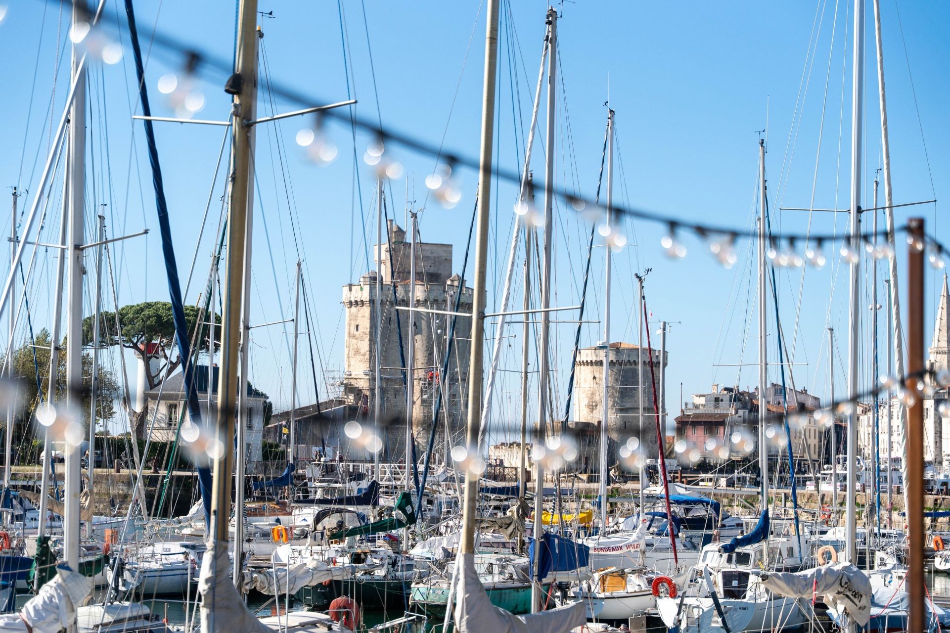 luxury apartment 5 Rooms for sale on LA ROCHELLE (17000)