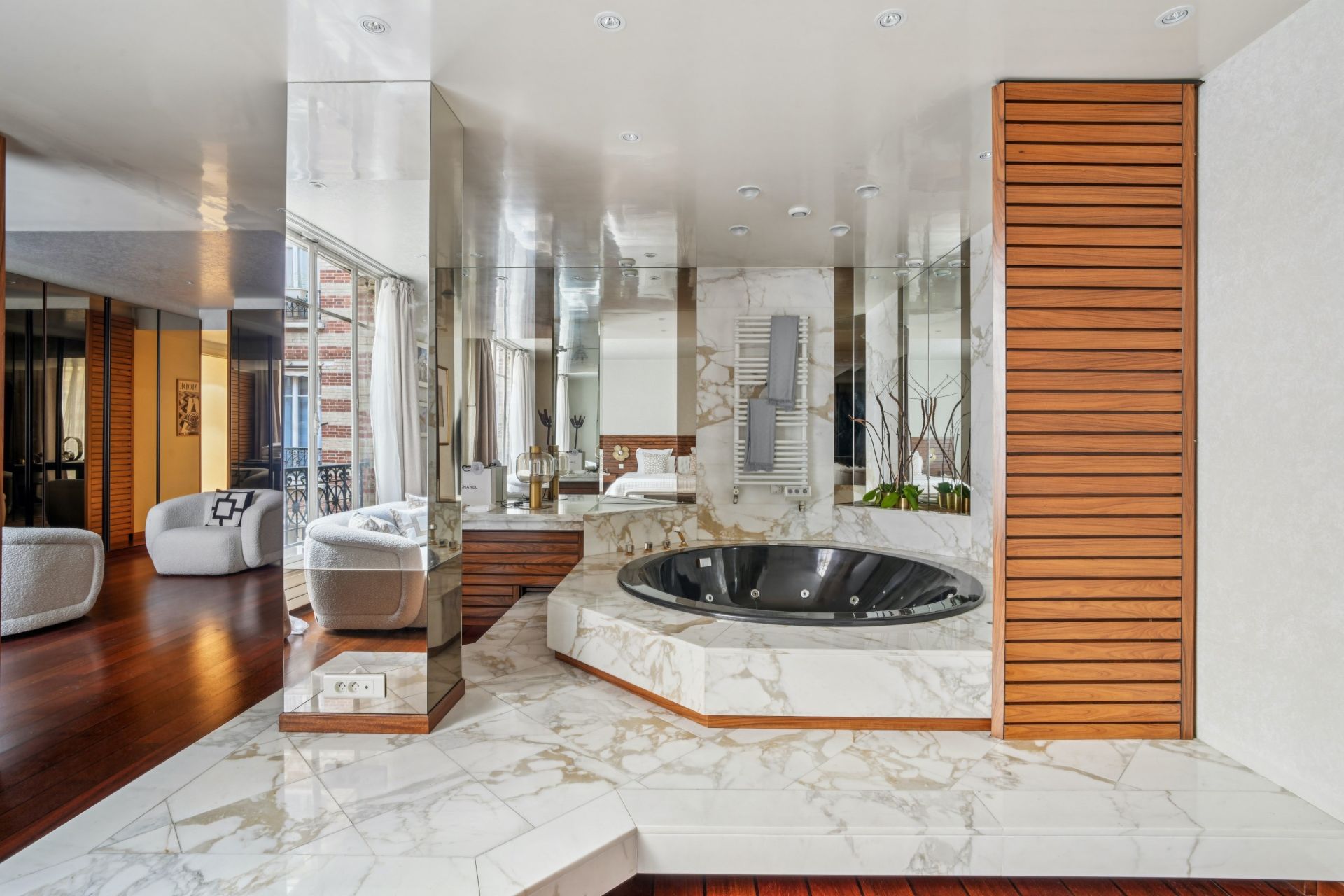 luxury apartment 5 Rooms for sale on PARIS (75007)