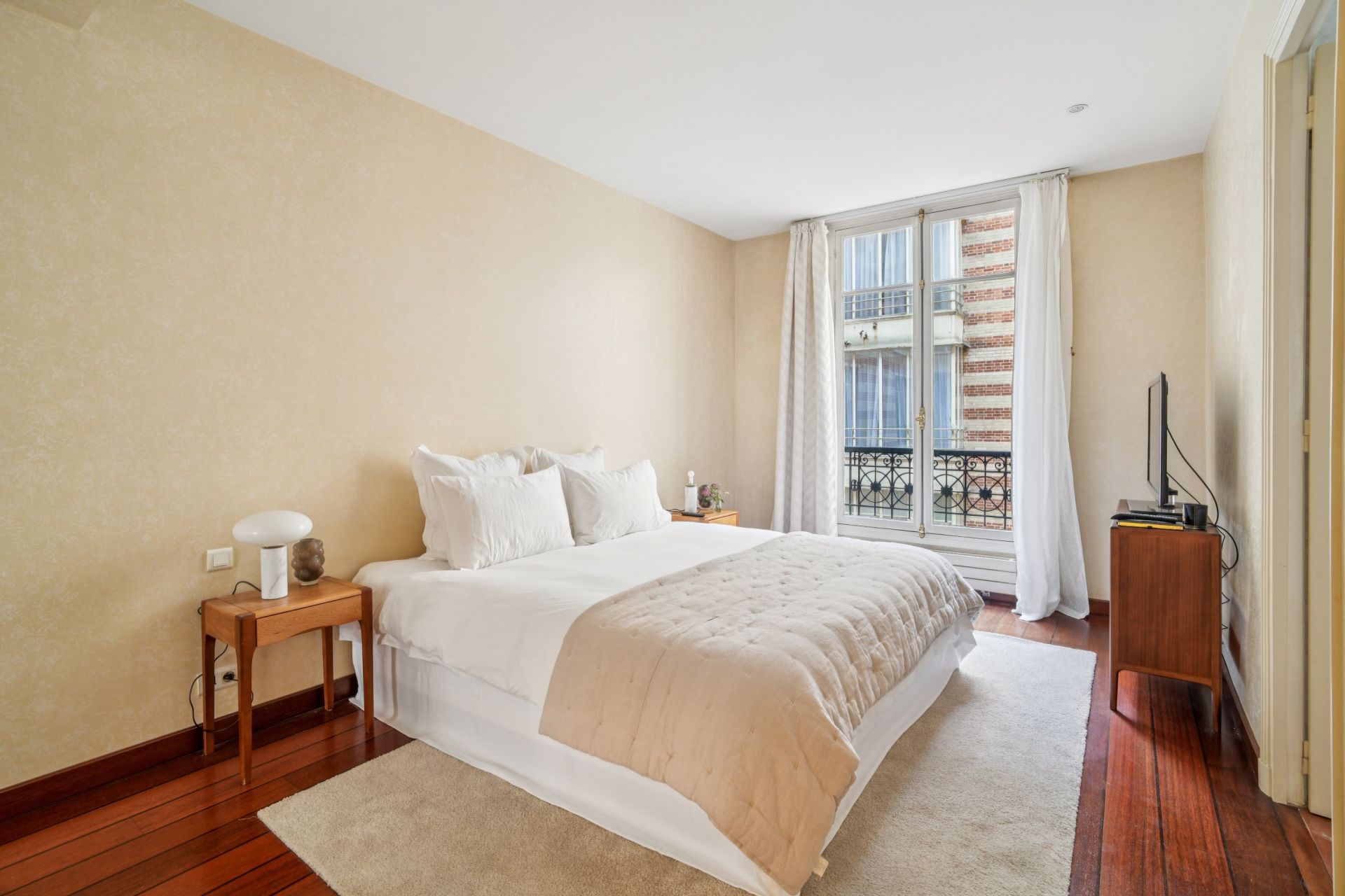 luxury apartment 5 Rooms for sale on PARIS (75007)