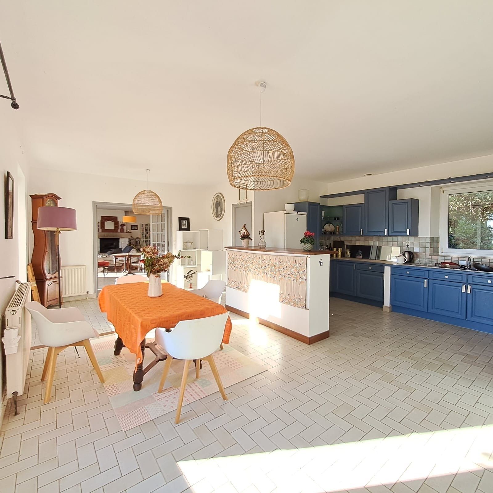 luxury house 6 Rooms for sale on PLOMODIERN (29550)