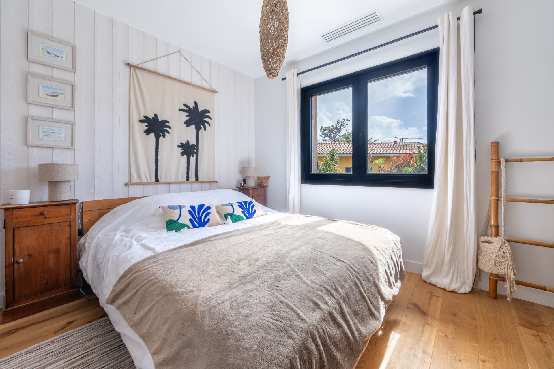 luxury house 6 Rooms for sale on CAP FERRET (33970)