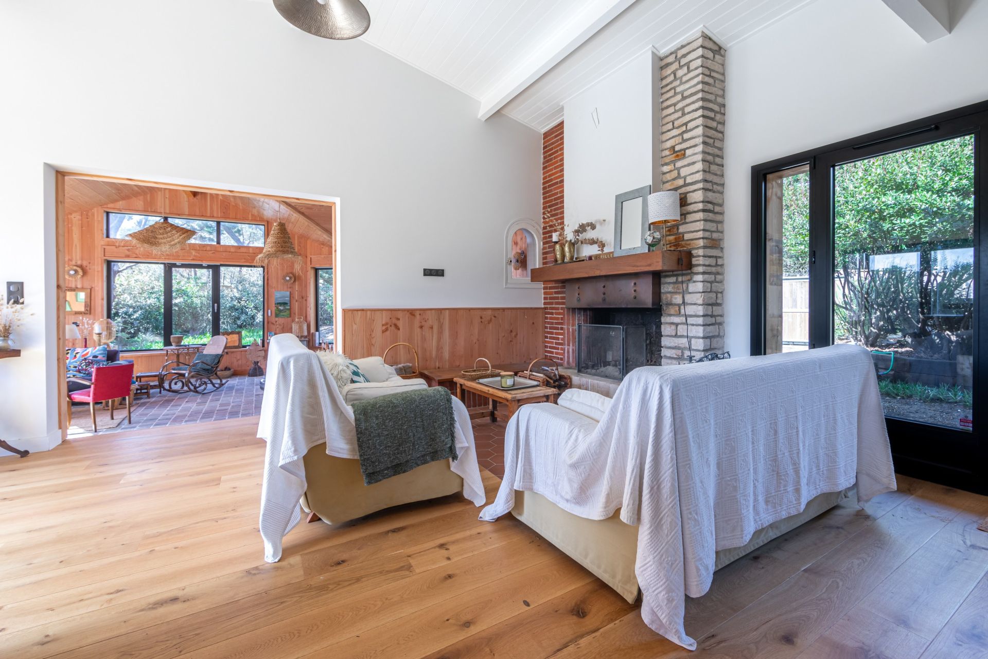 luxury house 6 Rooms for sale on CAP FERRET (33970)