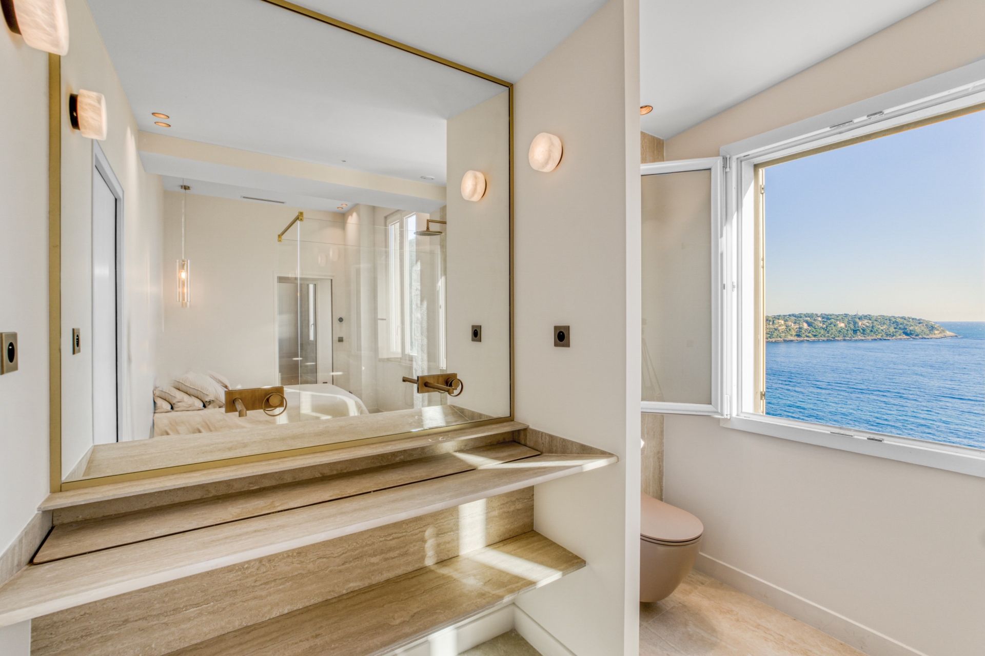 townhouse 4 Rooms for sale on ROQUEBRUNE CAP MARTIN (06190)