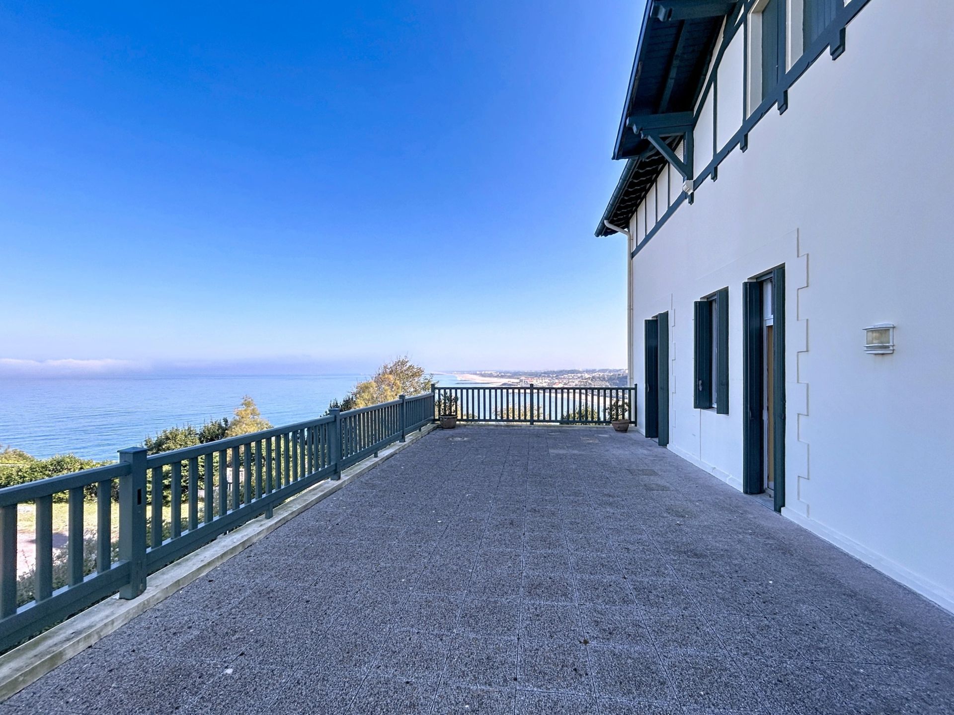 luxury apartment 4 Rooms for sale on BIARRITZ (64200)