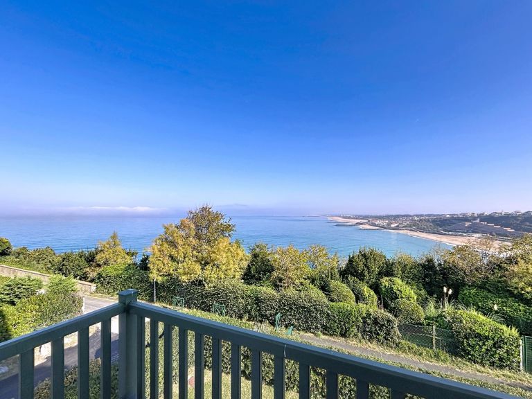 luxury apartment 4 Rooms for sale on BIARRITZ (64200)