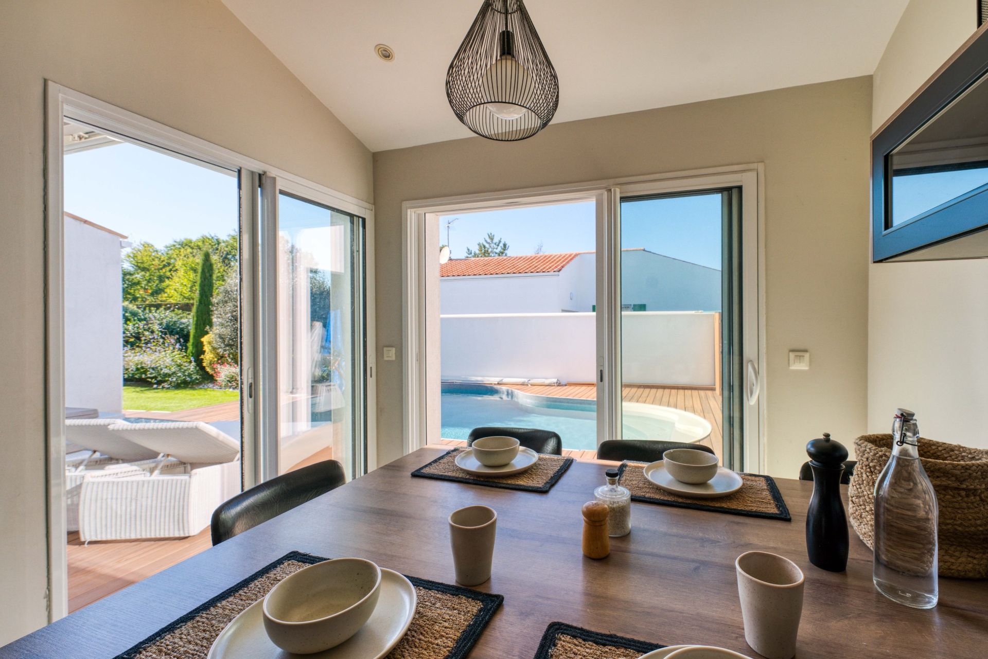 luxury house 6 Rooms for sale on LE CHATEAU D OLERON (17480)