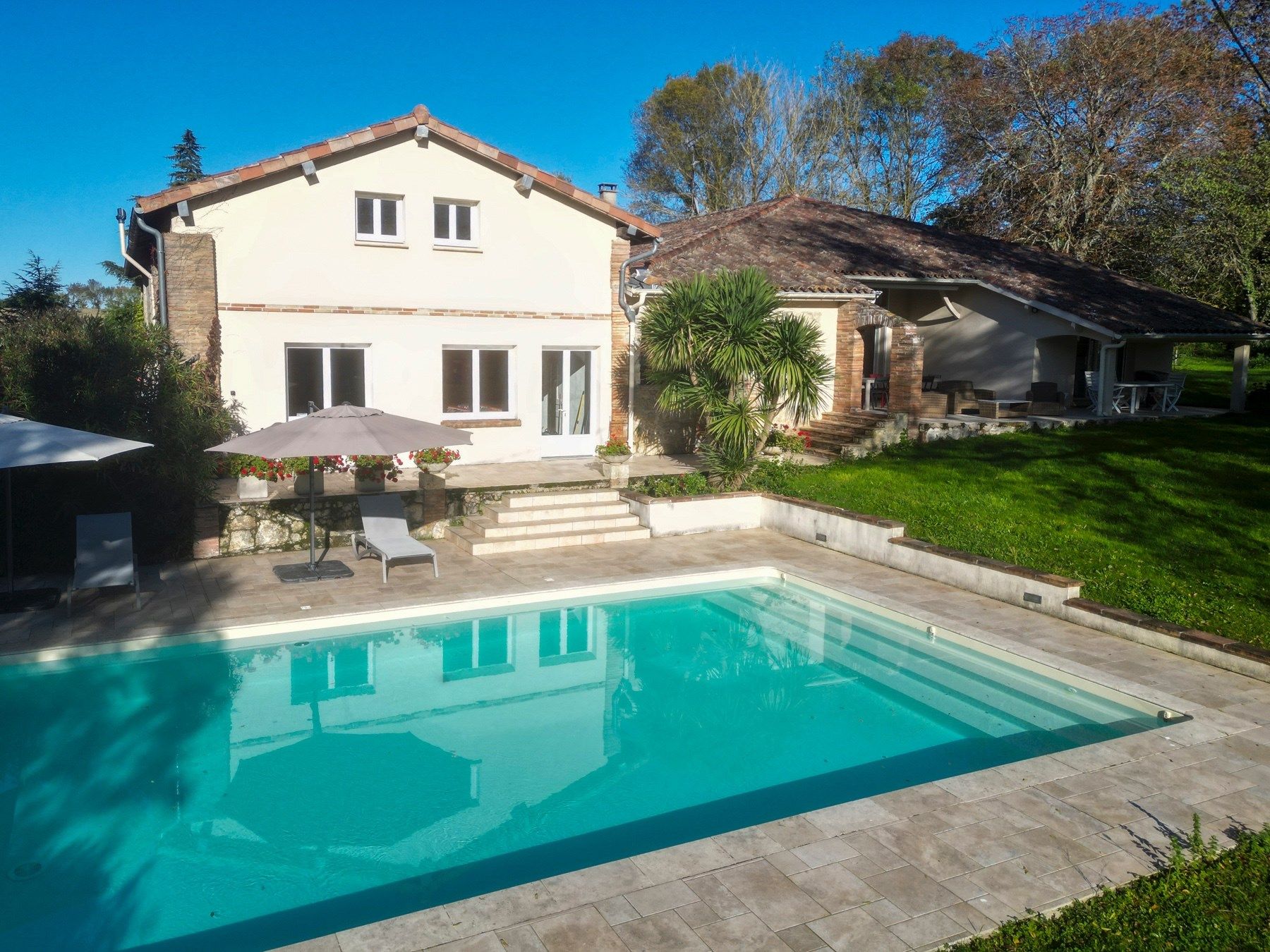 luxury house 7 Rooms for sale on L ISLE JOURDAIN (32600)