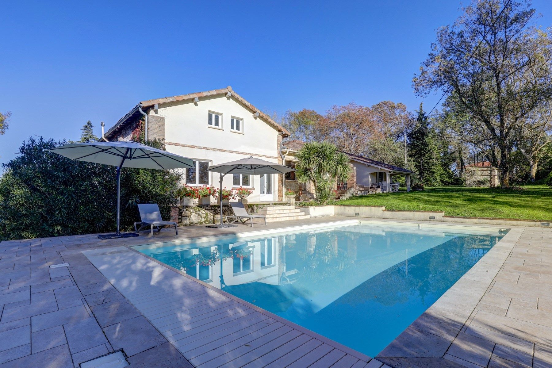 luxury house 7 Rooms for sale on L ISLE JOURDAIN (32600)