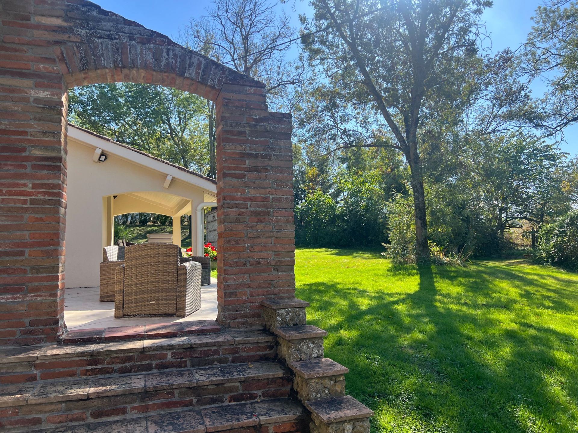 luxury house 7 Rooms for sale on L ISLE JOURDAIN (32600)