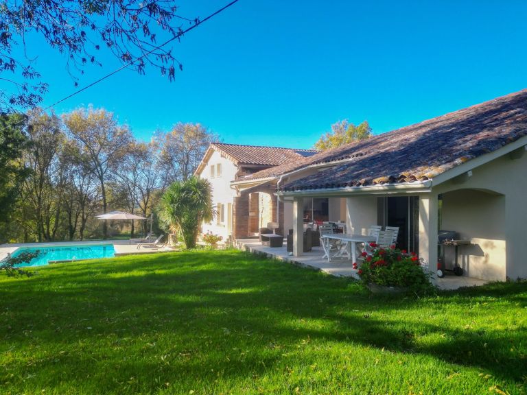 luxury house 7 Rooms for sale on L ISLE JOURDAIN (32600)