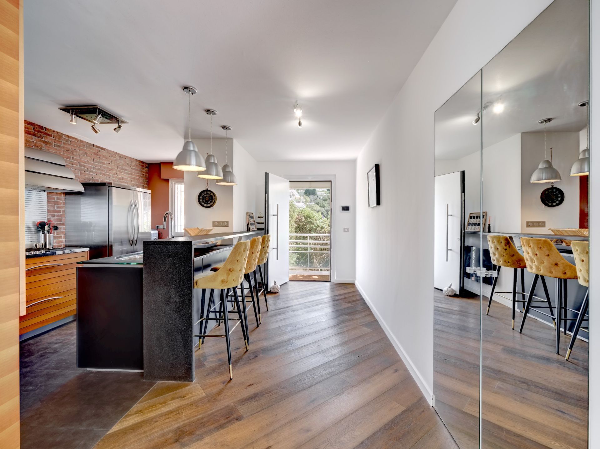 luxury apartment 5 Rooms for sale on LE CANNET (06110)