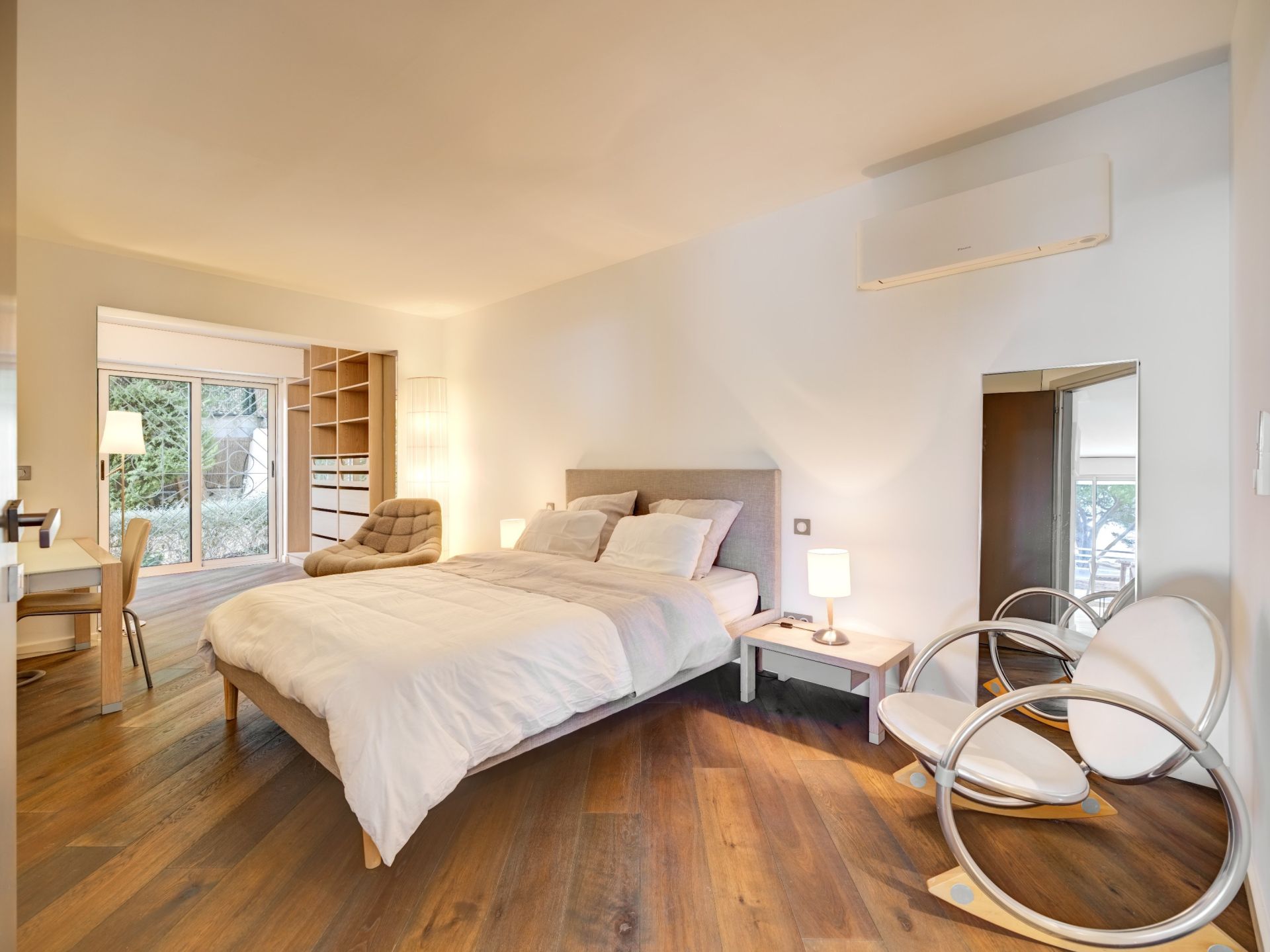 luxury apartment 5 Rooms for sale on LE CANNET (06110)