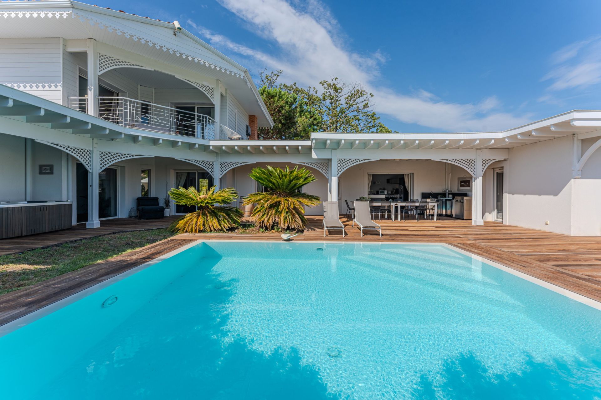 luxury house 11 Rooms for sale on ANDERNOS LES BAINS (33510)