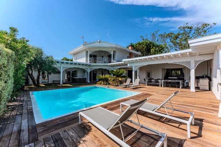 luxury house 11 Rooms for sale on ANDERNOS LES BAINS (33510)