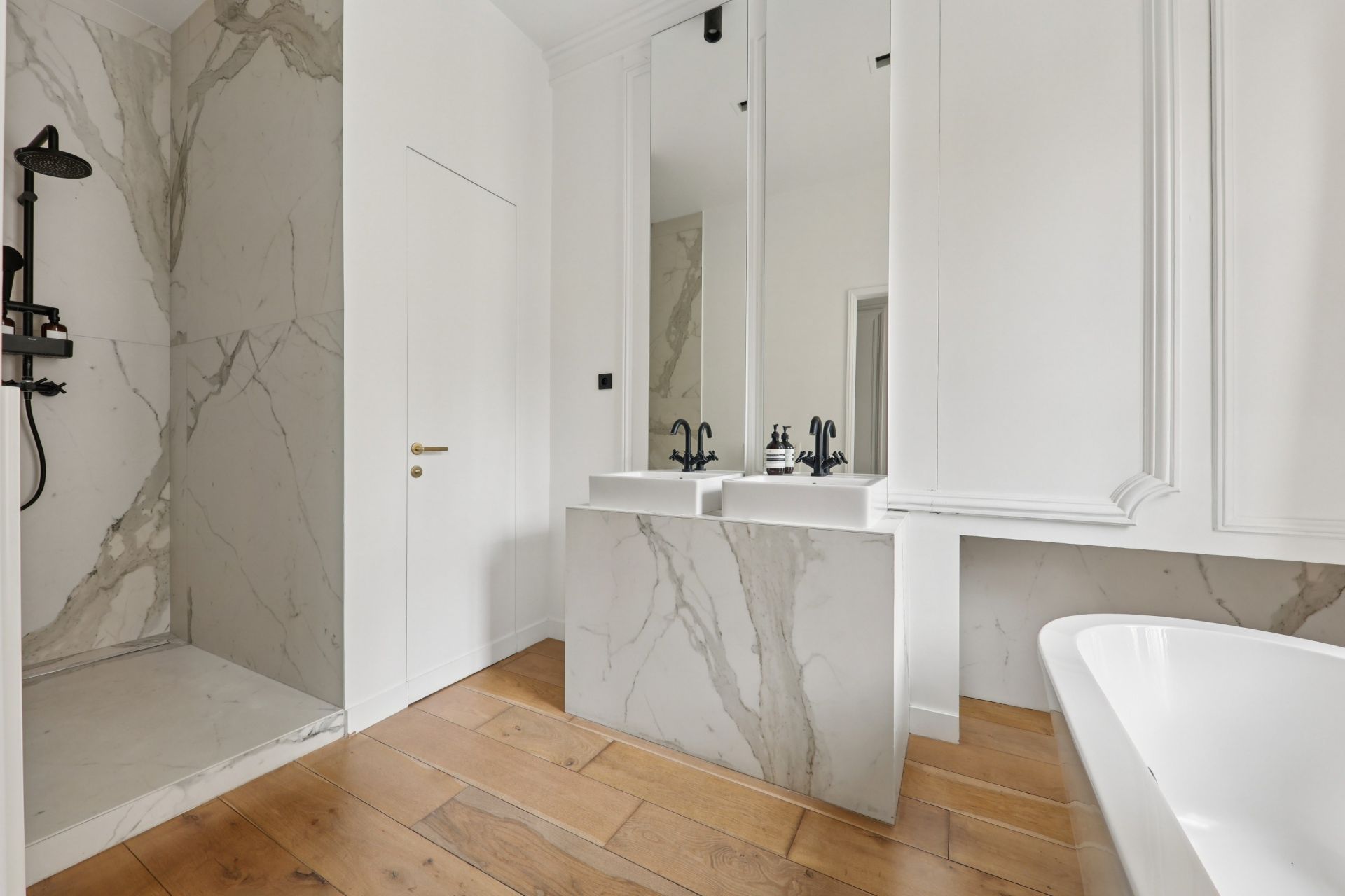 luxury apartment 4 Rooms for rent on PARIS (75007)