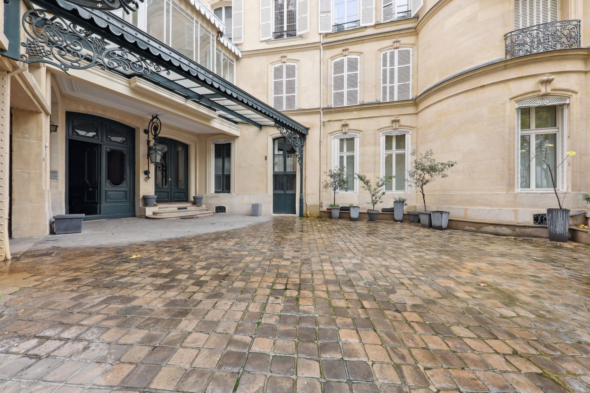 luxury apartment 4 Rooms for rent on PARIS (75007)