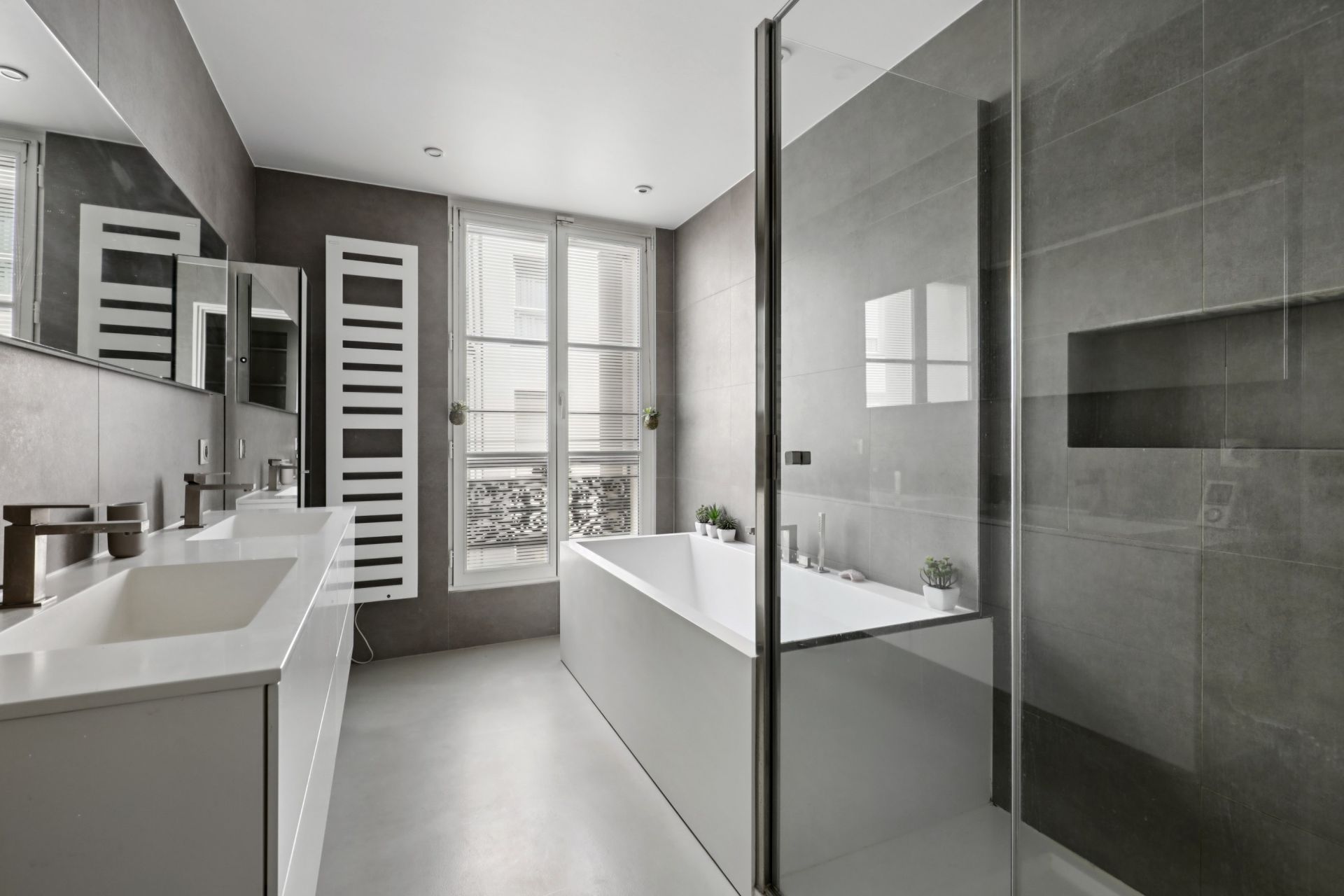 luxury apartment 5 Rooms for sale on PARIS (75008)