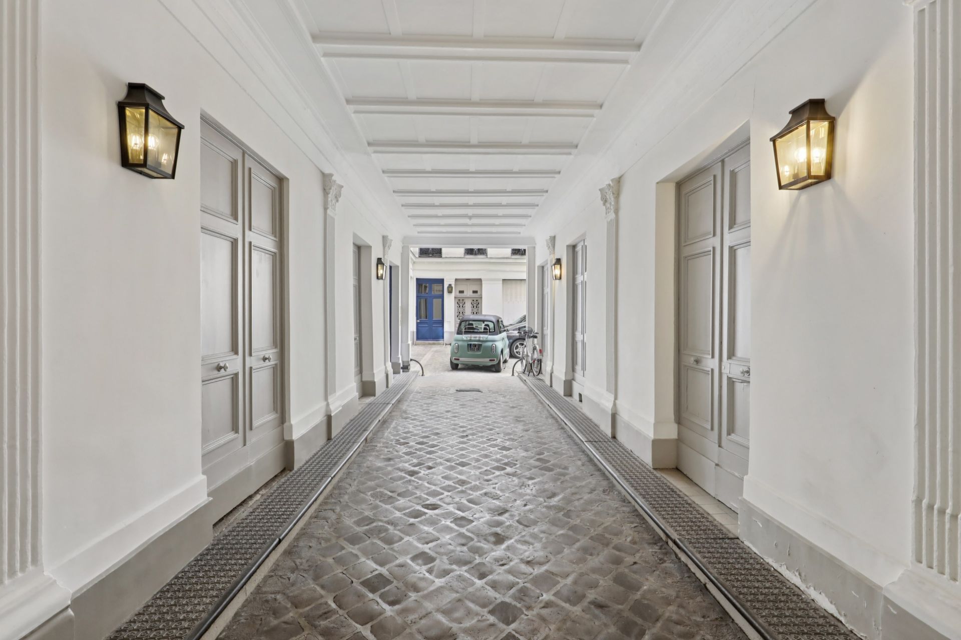 luxury apartment 5 Rooms for sale on PARIS (75008)