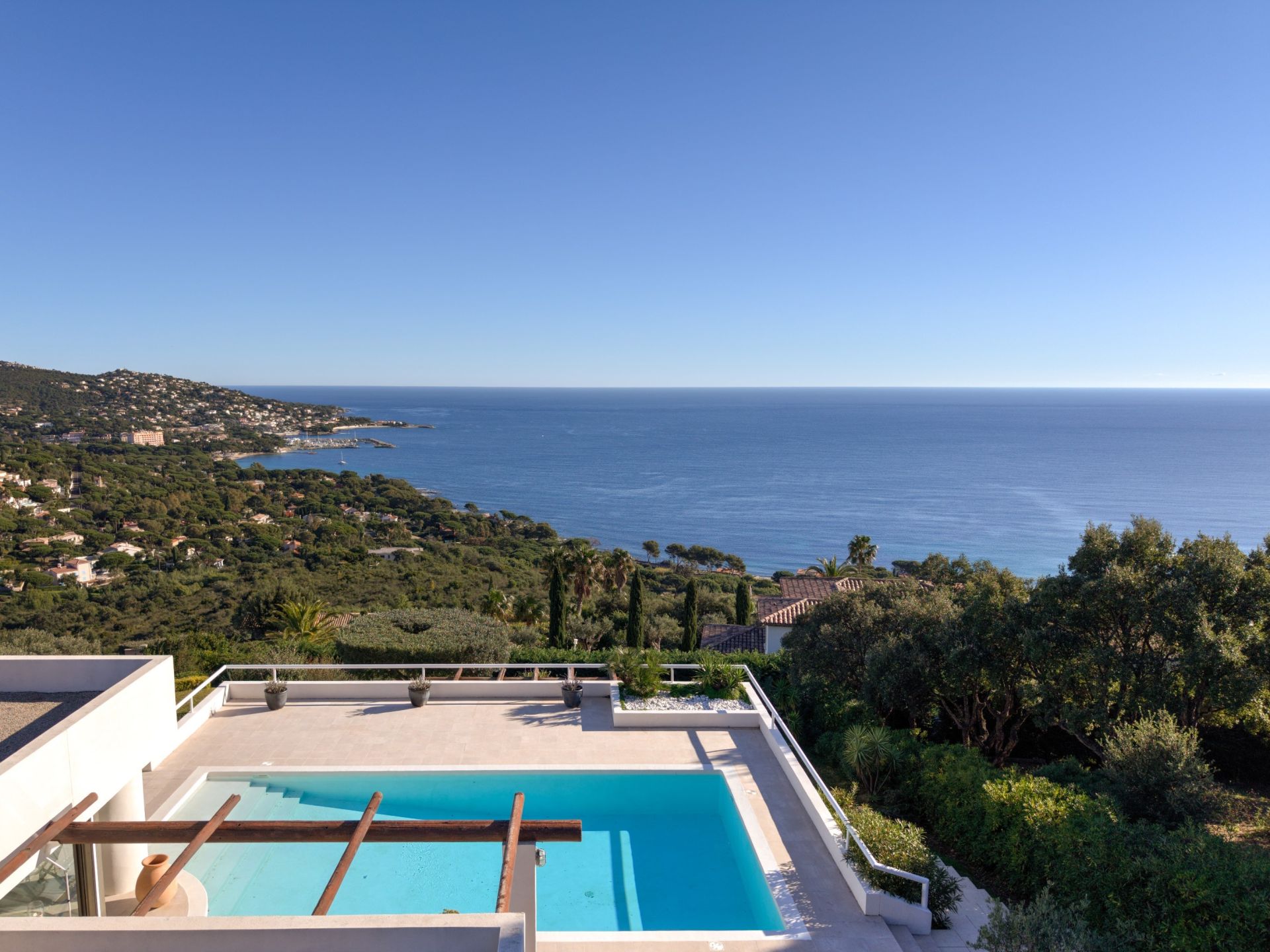 maison contemporaine 10 Pièces en vente sur STE MAXIME (83120)
