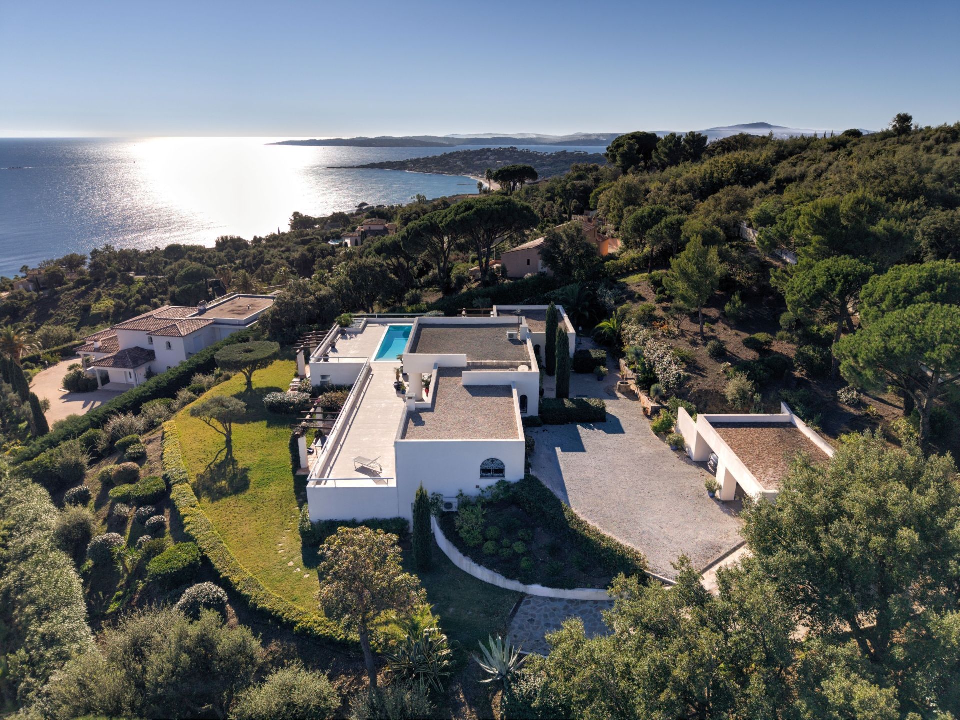 contemporary house 10 Rooms for sale on STE MAXIME (83120)
