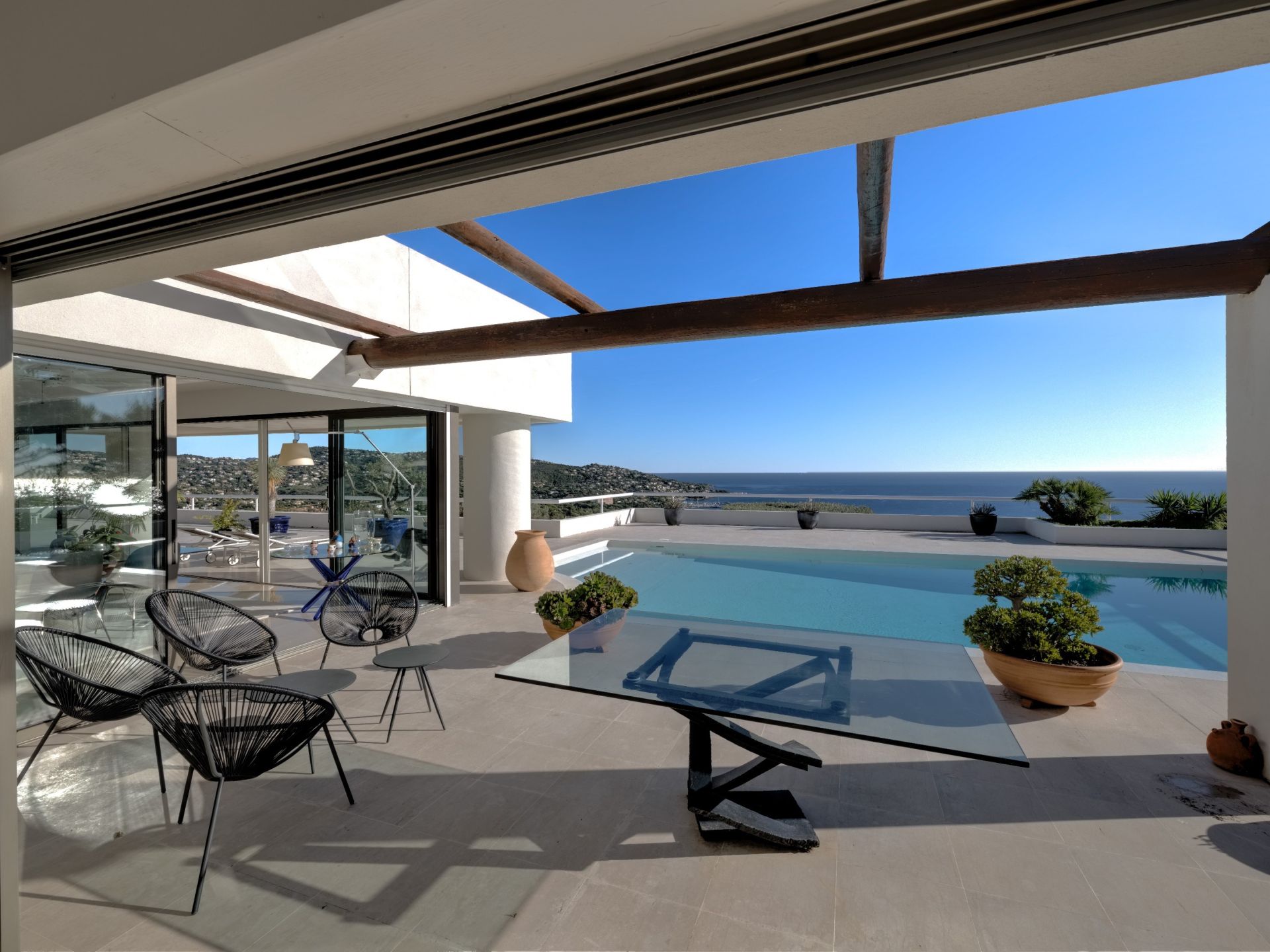 contemporary house 10 Rooms for sale on STE MAXIME (83120)