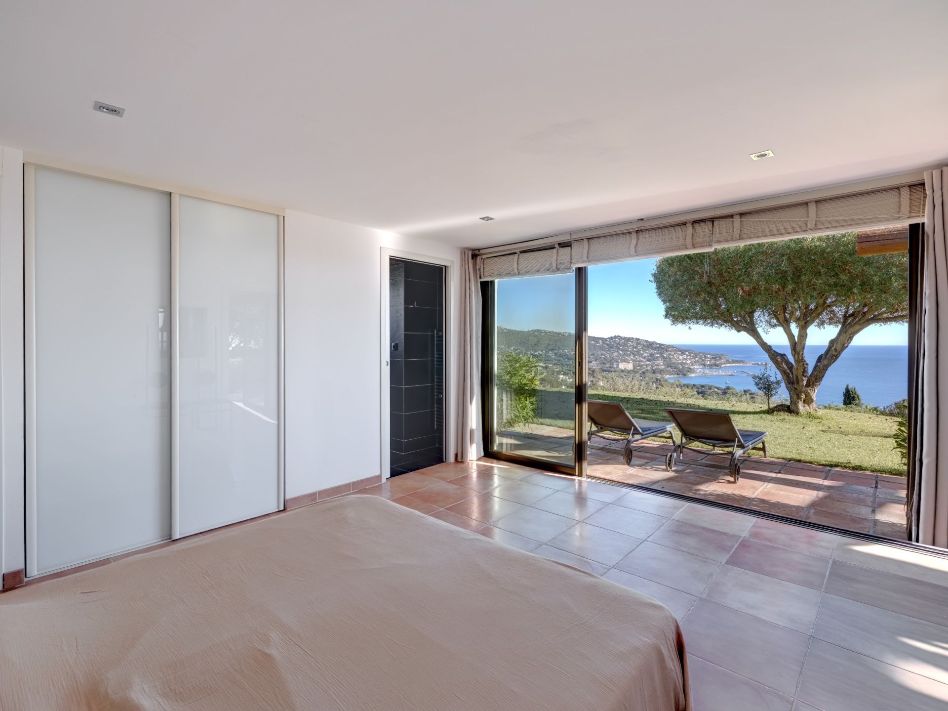 contemporary house 10 Rooms for sale on STE MAXIME (83120)