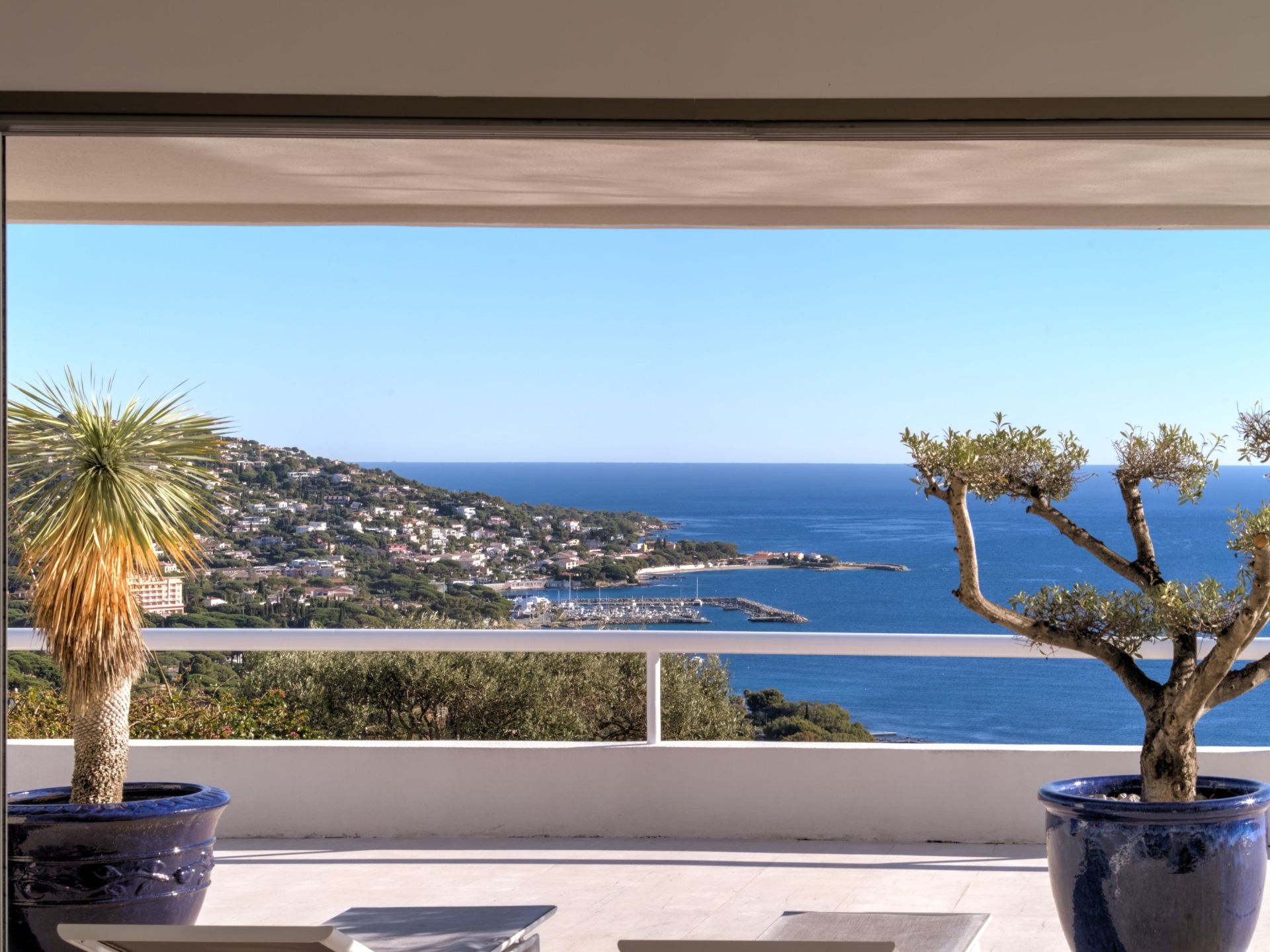 contemporary house 10 Rooms for sale on STE MAXIME (83120)