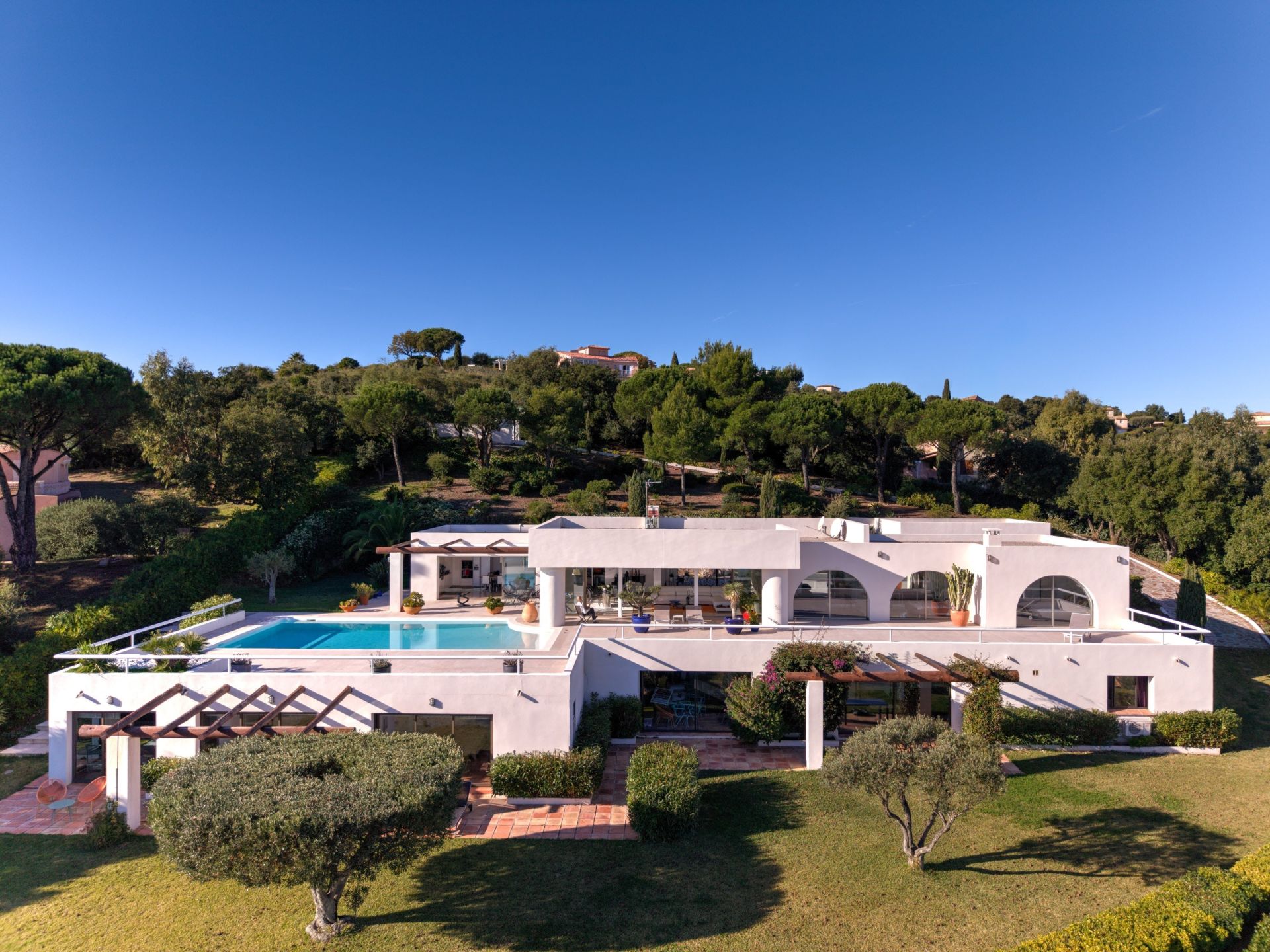 maison contemporaine 10 Pièces en vente sur STE MAXIME (83120)