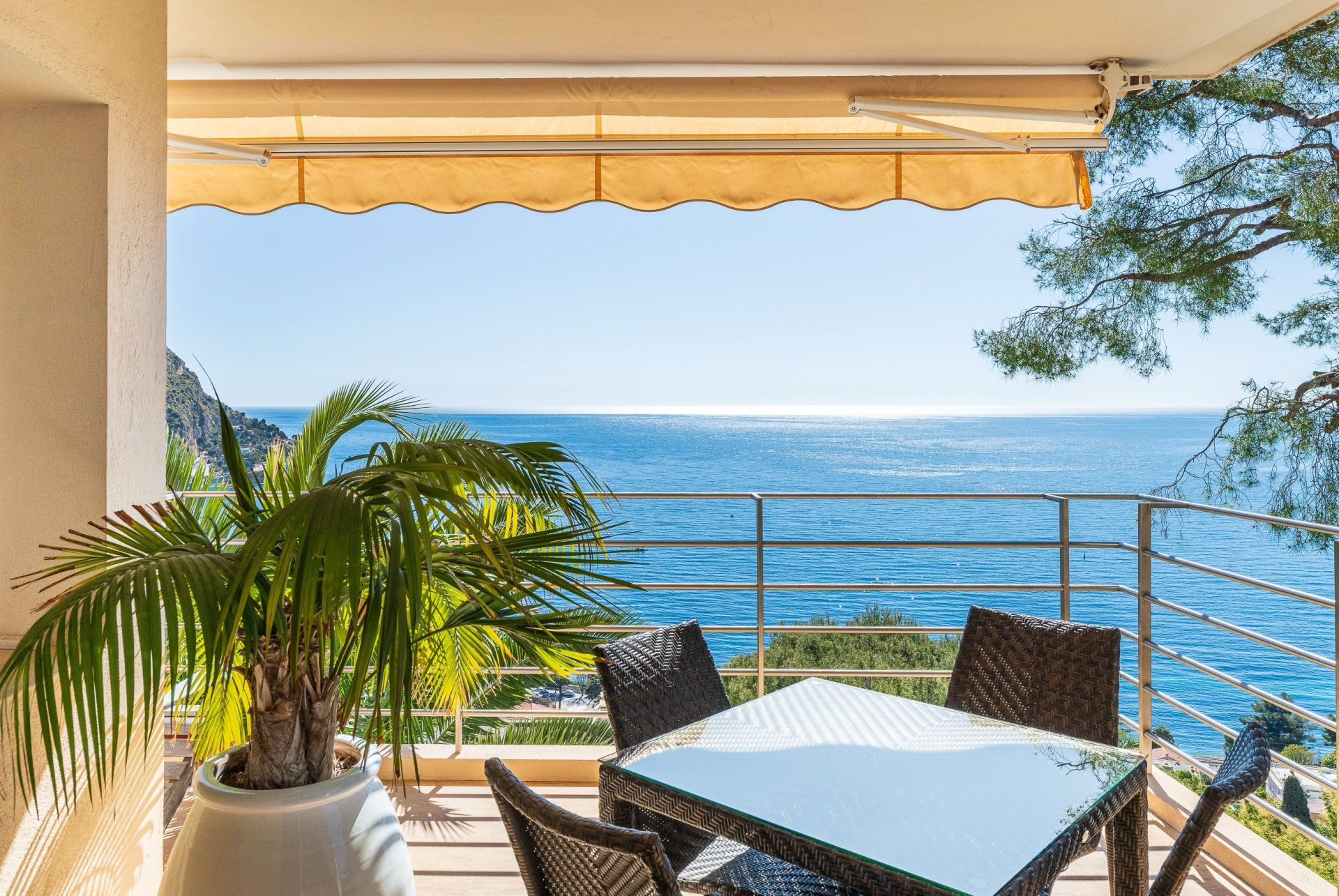 luxury villa 6 Rooms for sale on EZE (06360)
