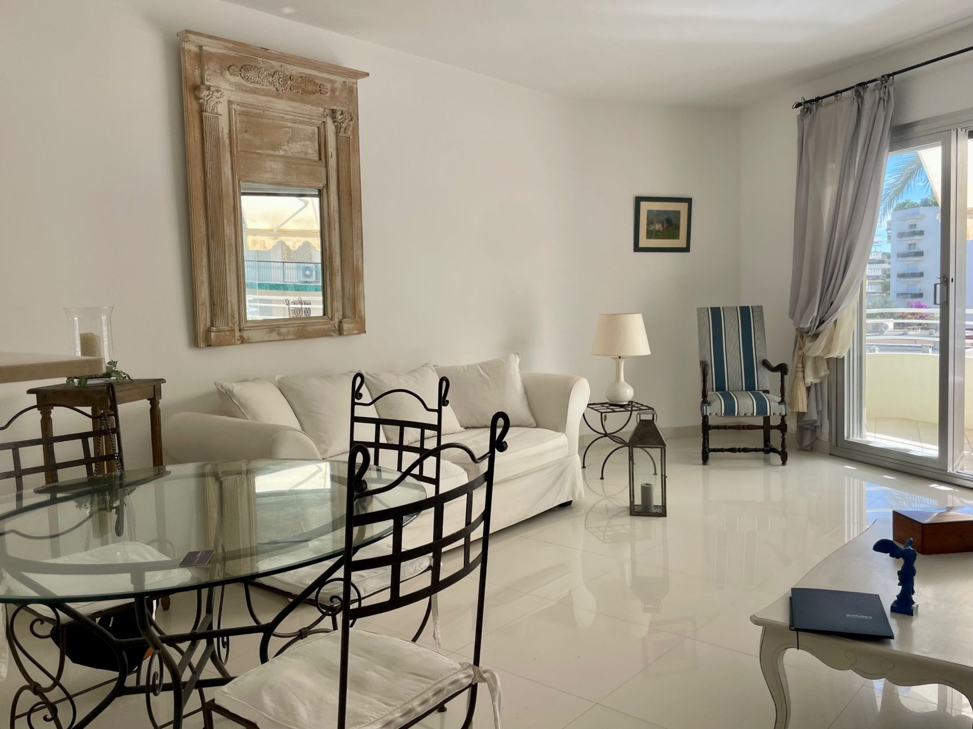 luxury apartment 1 room for sale on CANNES (06400)
