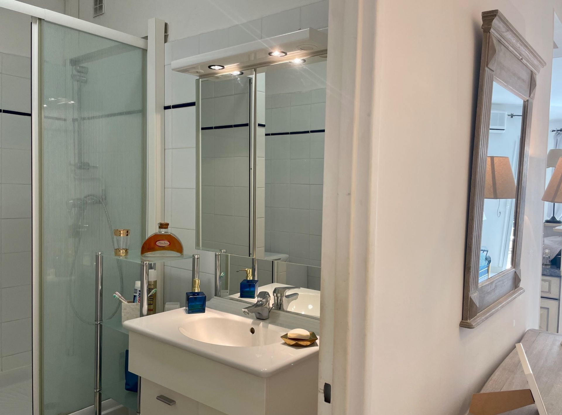 luxury apartment 1 room for sale on CANNES (06400)