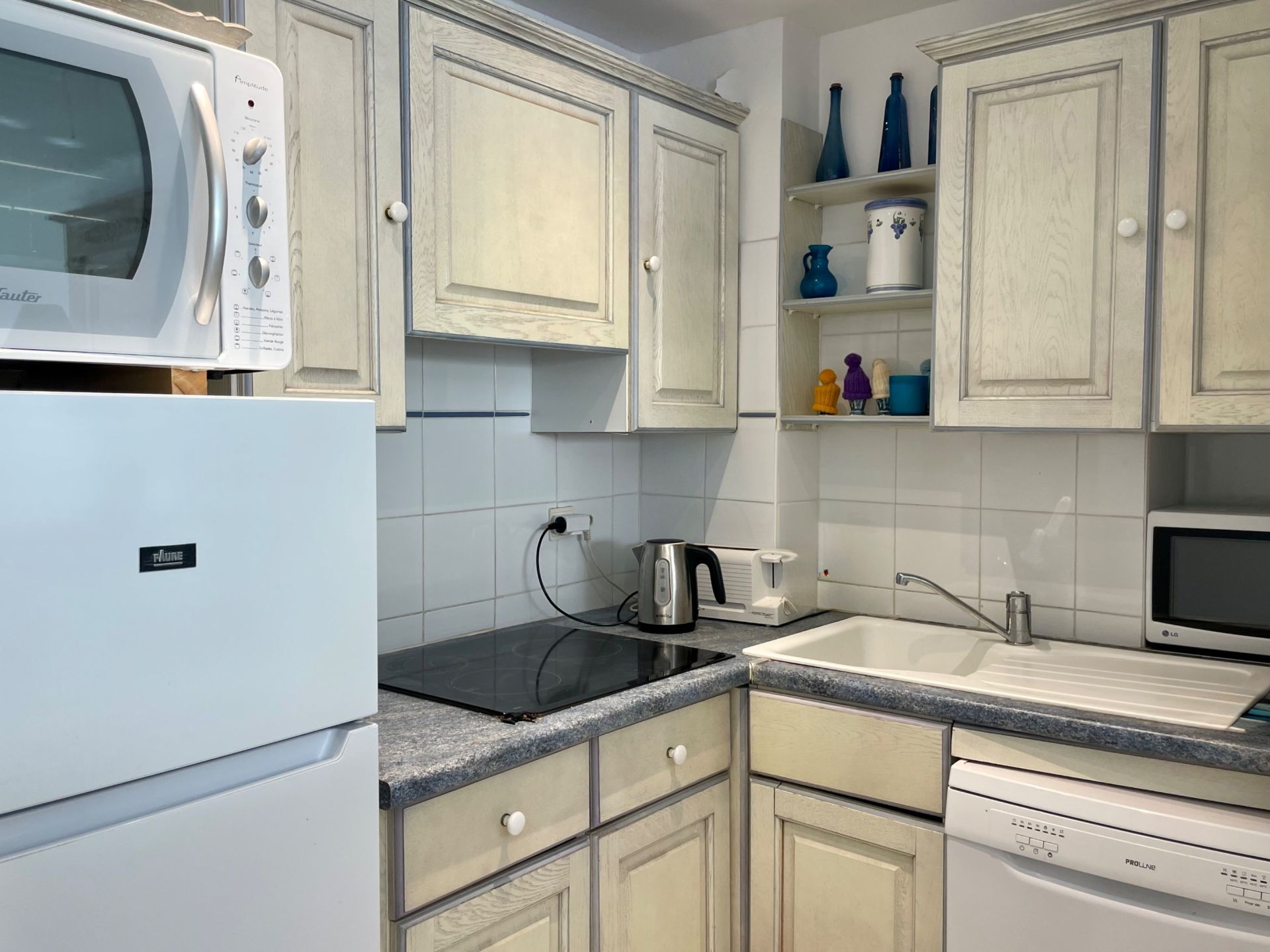 luxury apartment 1 room for sale on CANNES (06400)